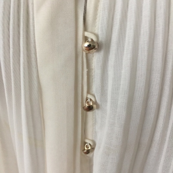 NWT Bebe Ribbon Tie Pleated Blouse, size Small - Picture 8 of 8